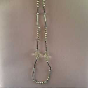 Elegant Pearl and Gold Necklace